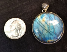 Load image into Gallery viewer, Labradorite pendant
