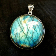 Load image into Gallery viewer, Labradorite pendant
