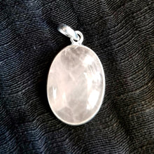Load image into Gallery viewer, Rose quartz pendant
