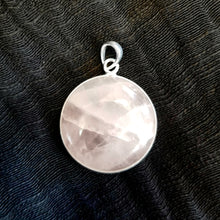 Load image into Gallery viewer, Rose quartz pendant
